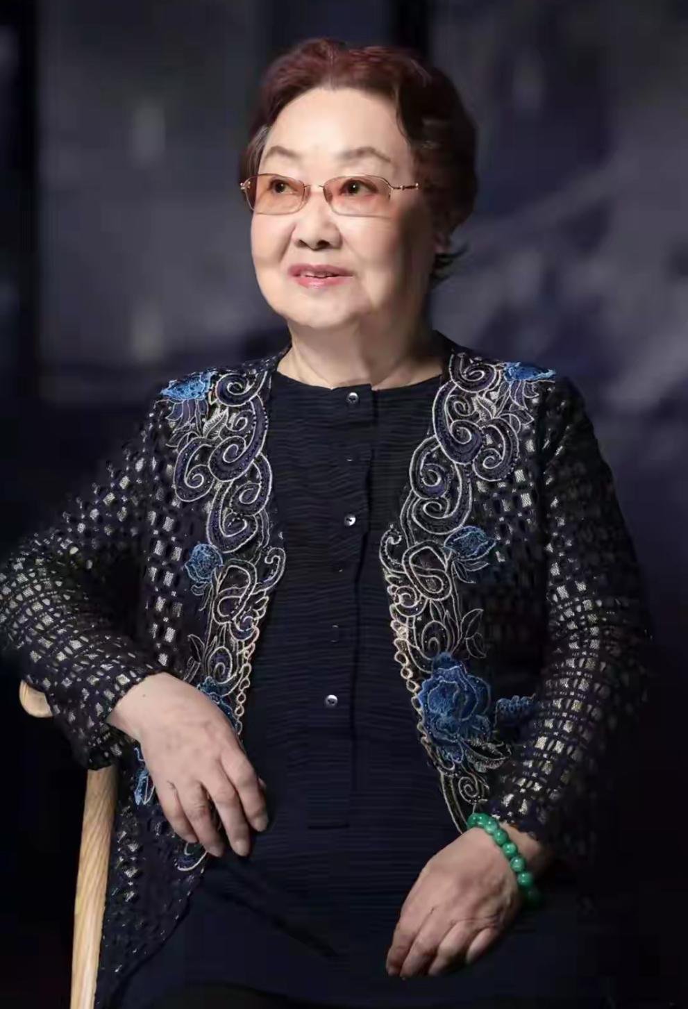 没有儿女绕膝，没有血脉相传，丈夫1998年去世后，她就留守在广州番禺。

她就是