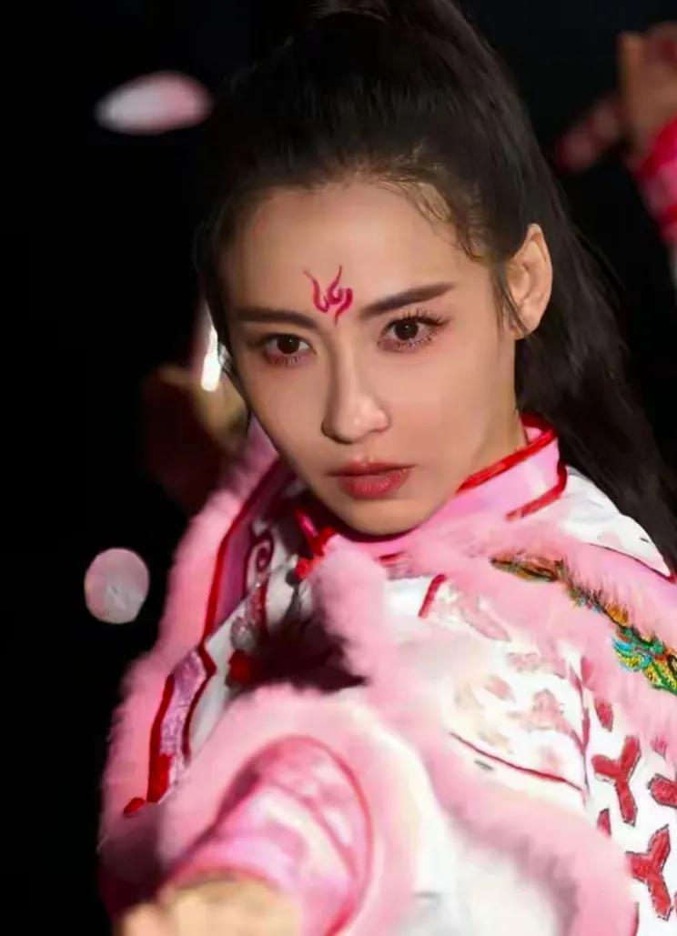 方圆天地，为头条联友对联：
江湖场中多险恶，
红尘路上历风霜。