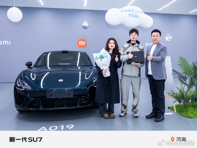 新一代SU7正式开启交付新一代SU7在全国64家门店正式开启交付，多位车主已顺利