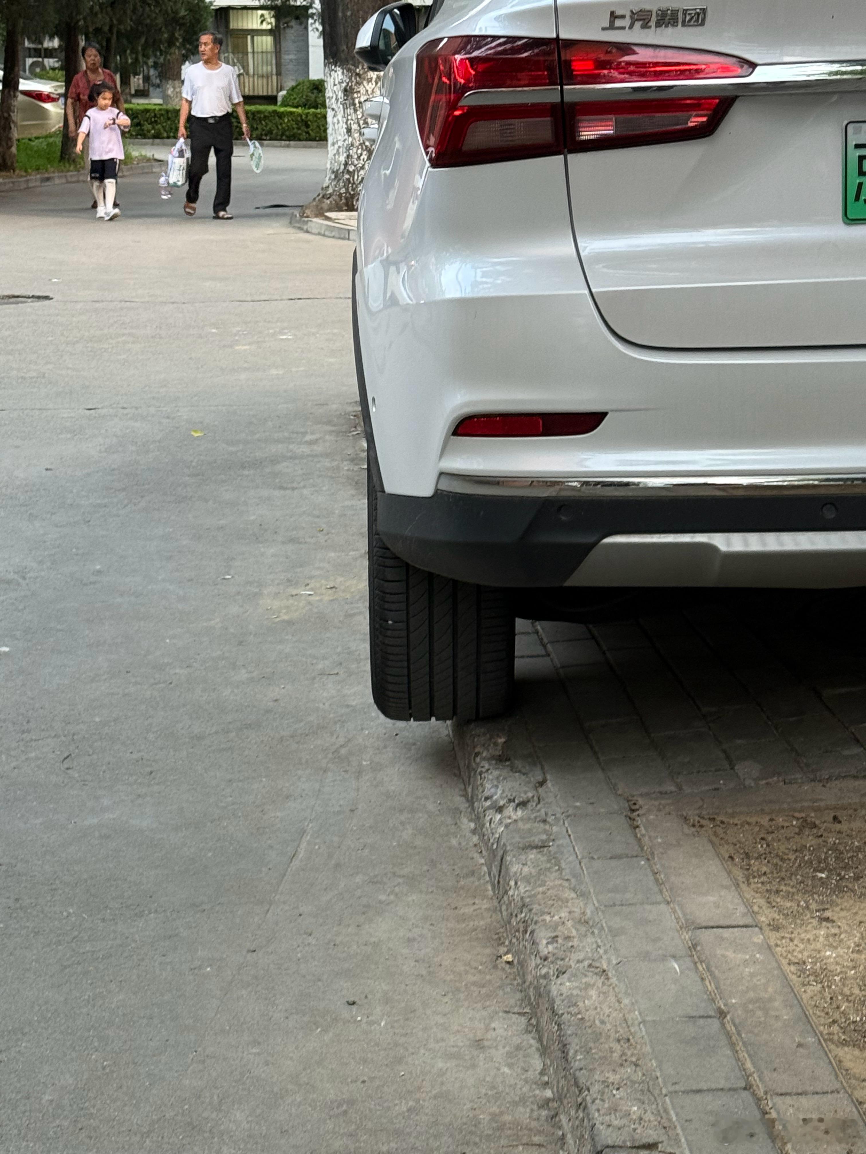你们会这样停车吗？我与汽车的日常汽车[超话]  ​​​
