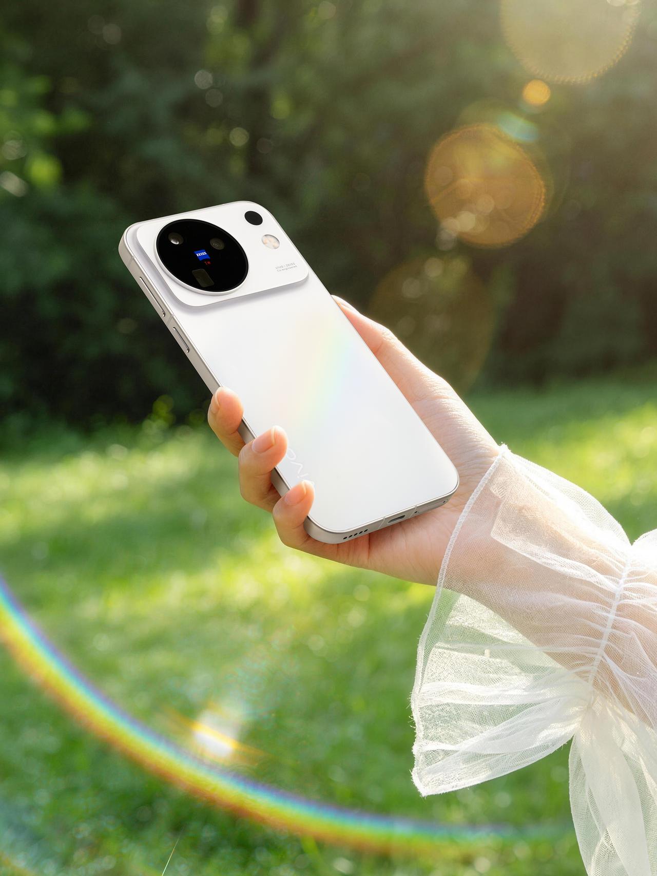 标准版是缩水版？你错了
消息称此次vivo X500系列全线升级，连标准版也性能