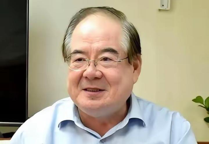 77岁高龄的国民党副主席李乾龙，前两天在南京干了件让人极其揪心的事。他死活甩开随