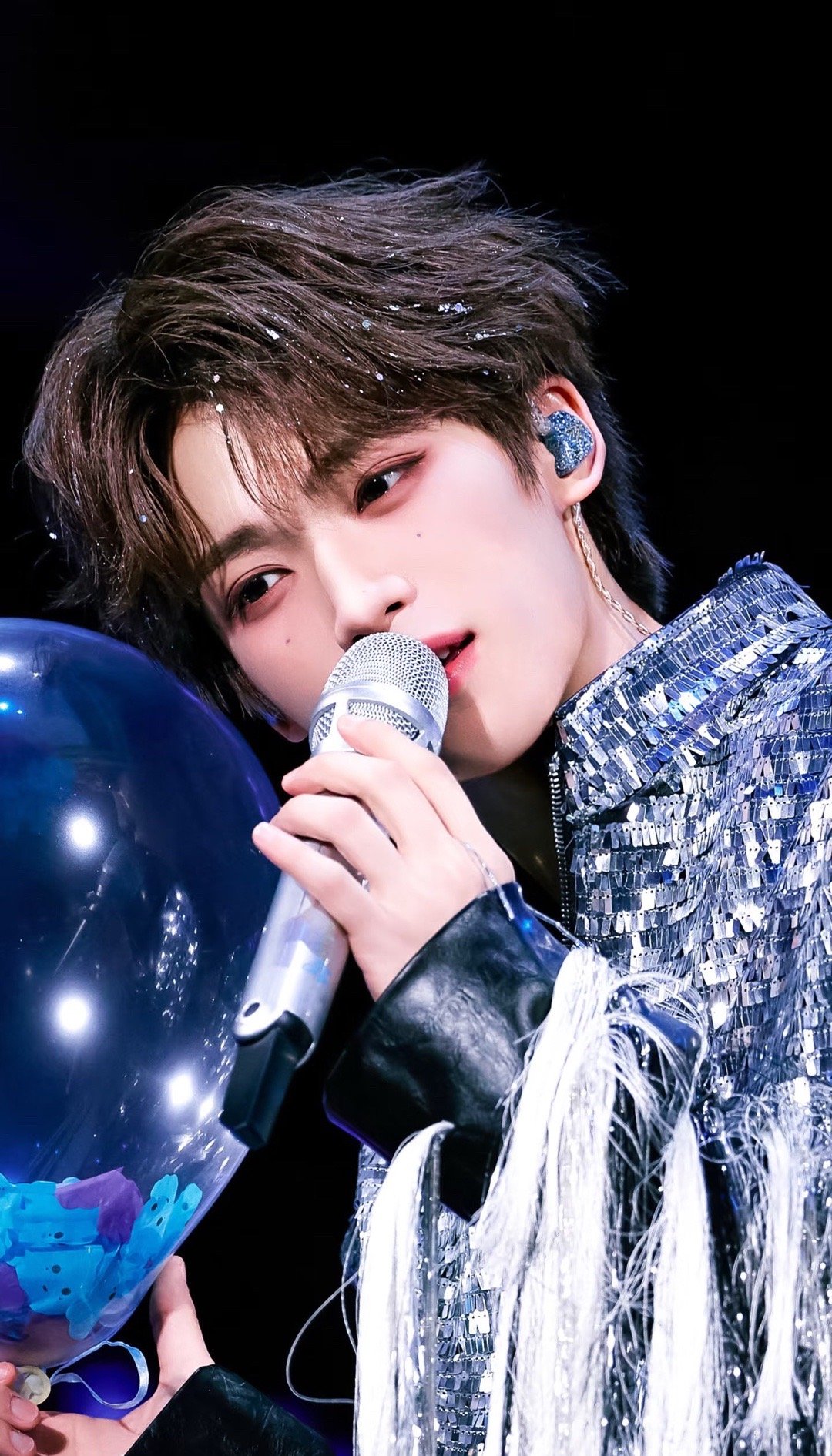 炎亚纶推荐梓渝不是，你们都在说梓渝，他到底咋了，感觉他状态真的很好呀，又努力的不