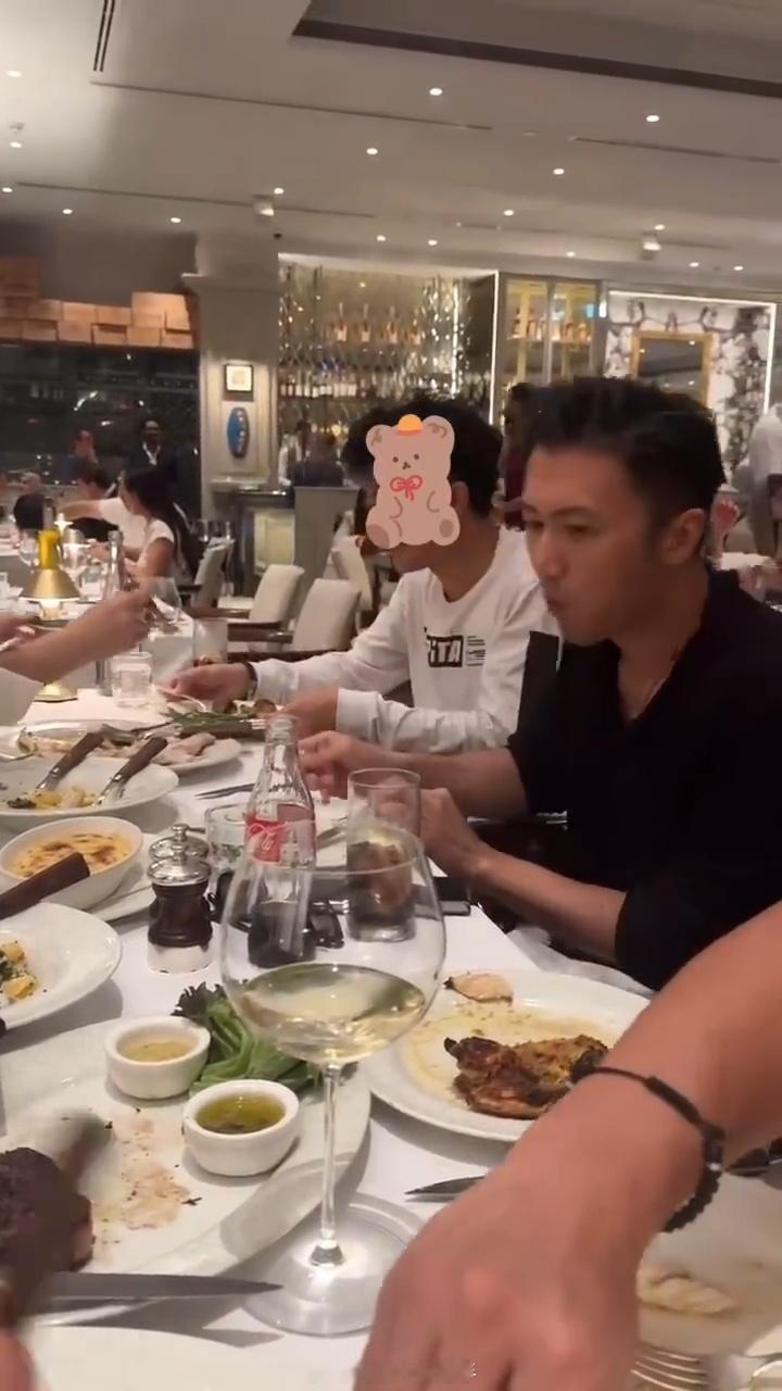 谢霆锋带大儿子迪拜度假迪拜偶遇谢霆锋Lucas 谢霆锋Lucas迪拜被偶遇 ​​