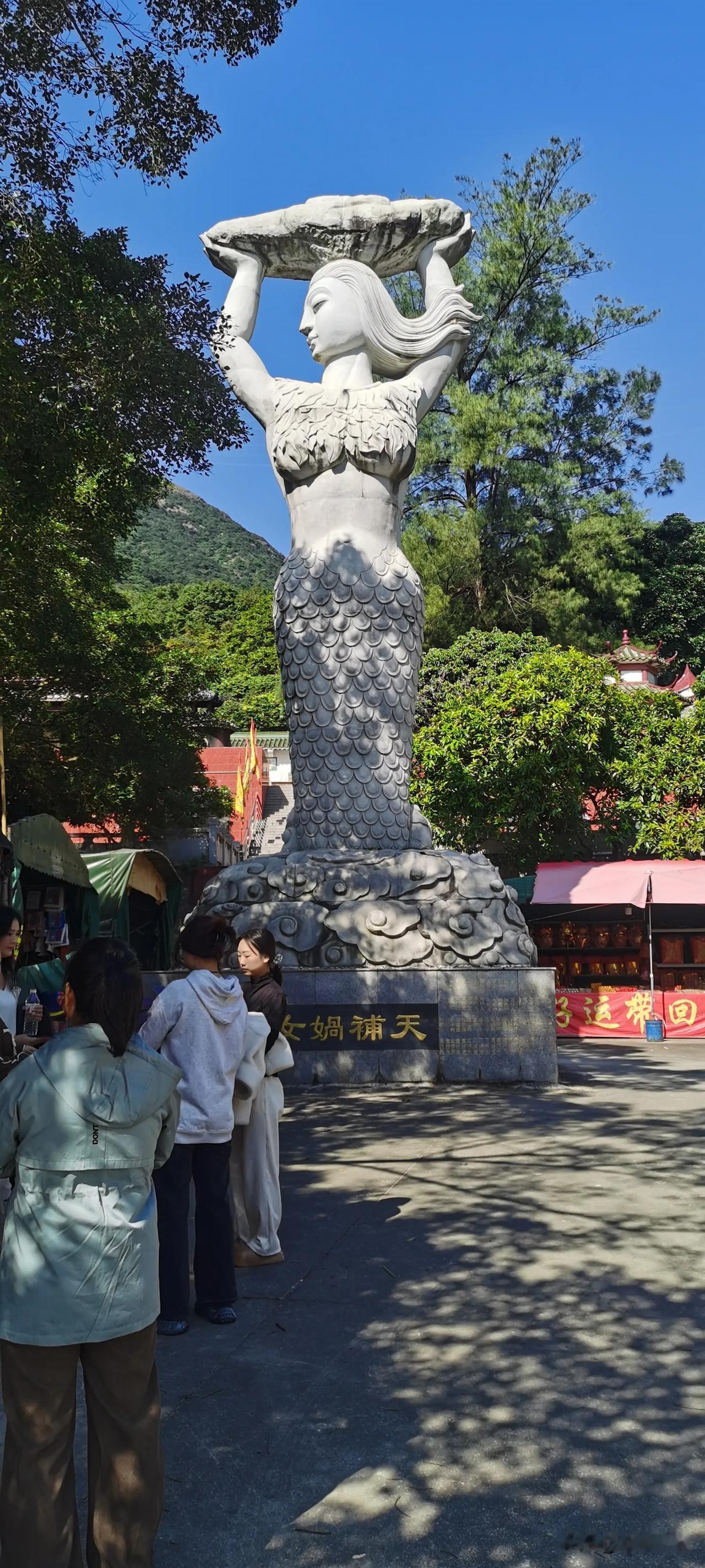 大家都说，现在各行各业都不景气！

我看，那些有祠堂的风景区或者景点生意却红红火