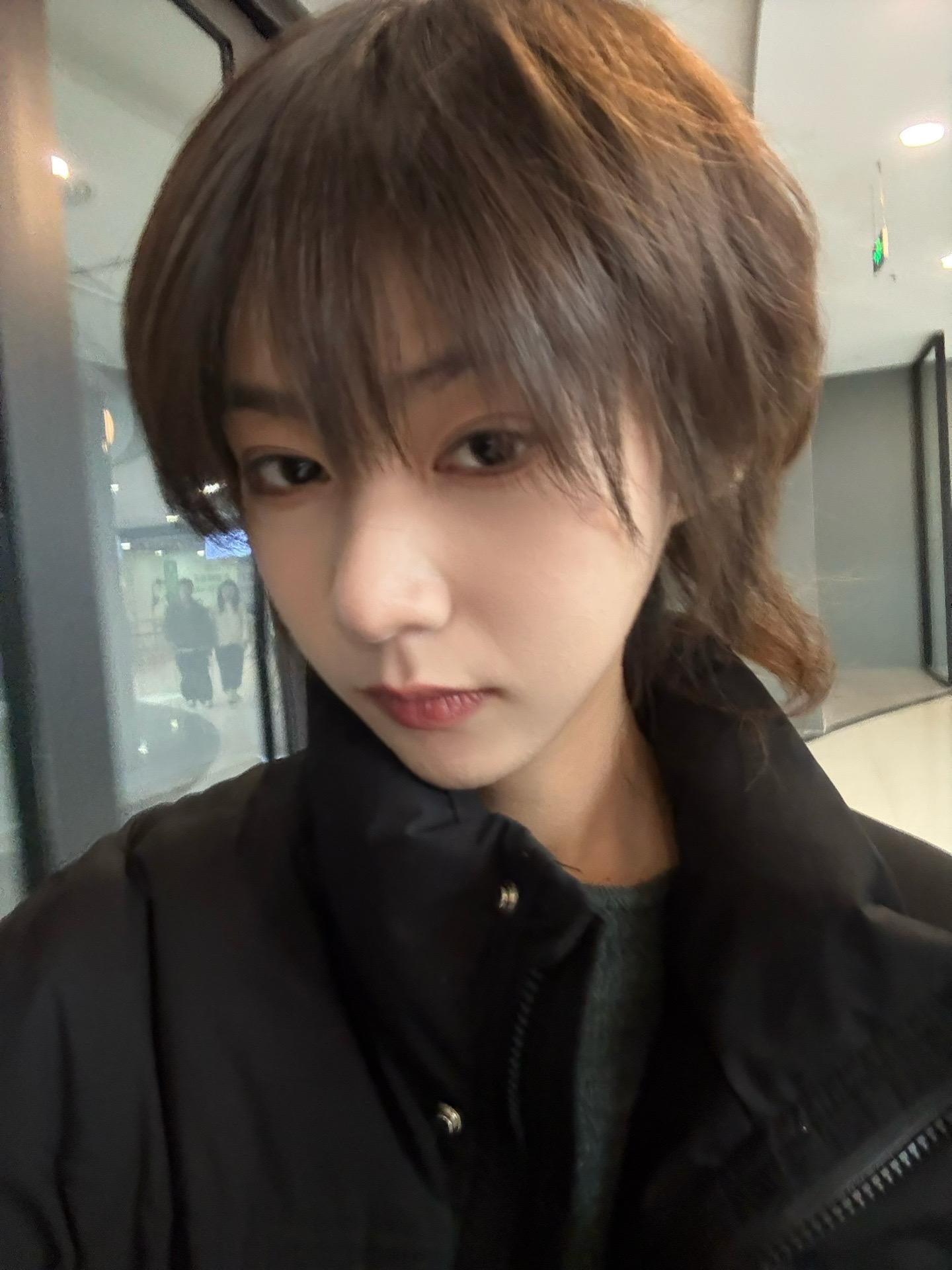 剪个刘海儿。