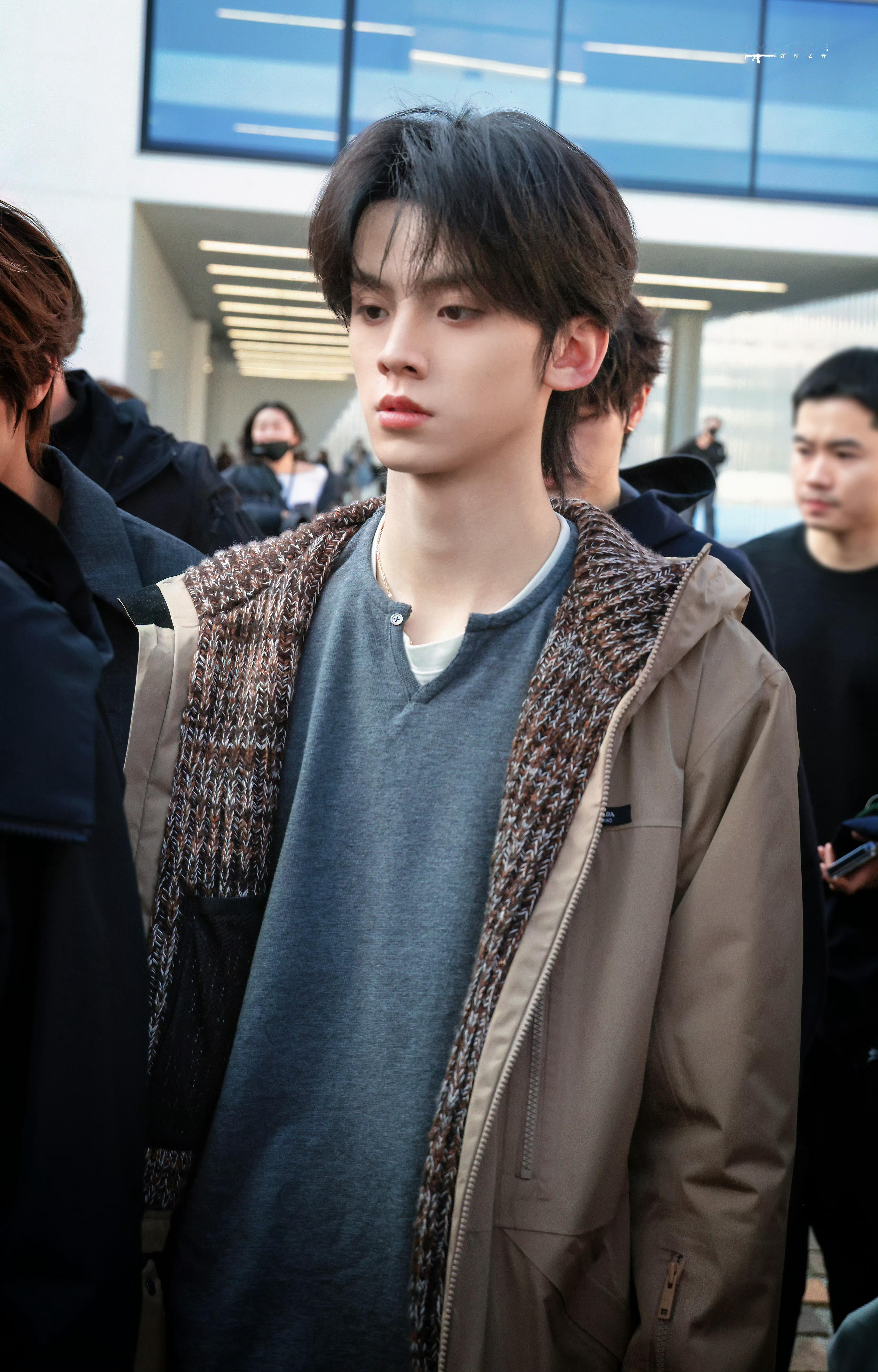 米兰时装周登陆少年今天造型朱志鑫 张泽禹 张极 左航 苏新皓米兰时装周时装周星光