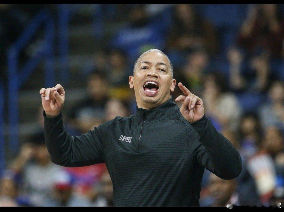 12月6日讯 在自己的节目中，帕森斯谈到了保罗和快船分道扬镳一事。他认为，不能将