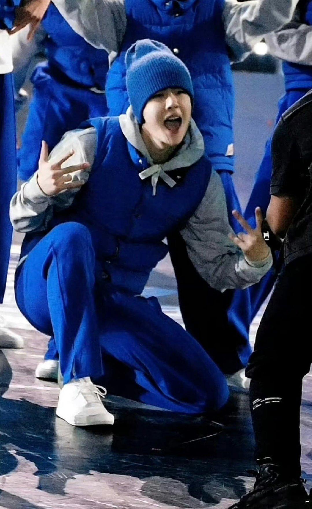 王一博和这个表情包简直一模一样 