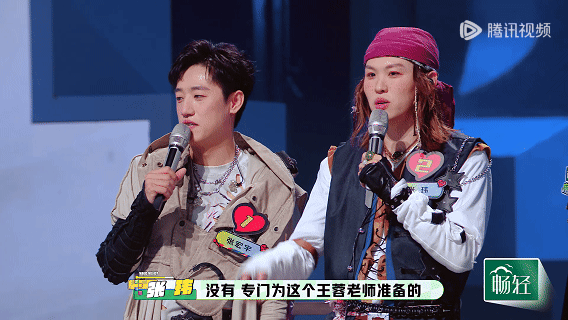 张玮差点当场炮轰王蓉王蓉没拍灯的理由我居然有点理解——被音效舞美和歌声分散了注意
