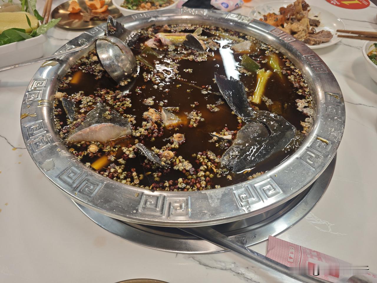重庆这种鱼火锅，50元左右一位，鱼管饱，他们觉得他的盈利点在哪里呢？