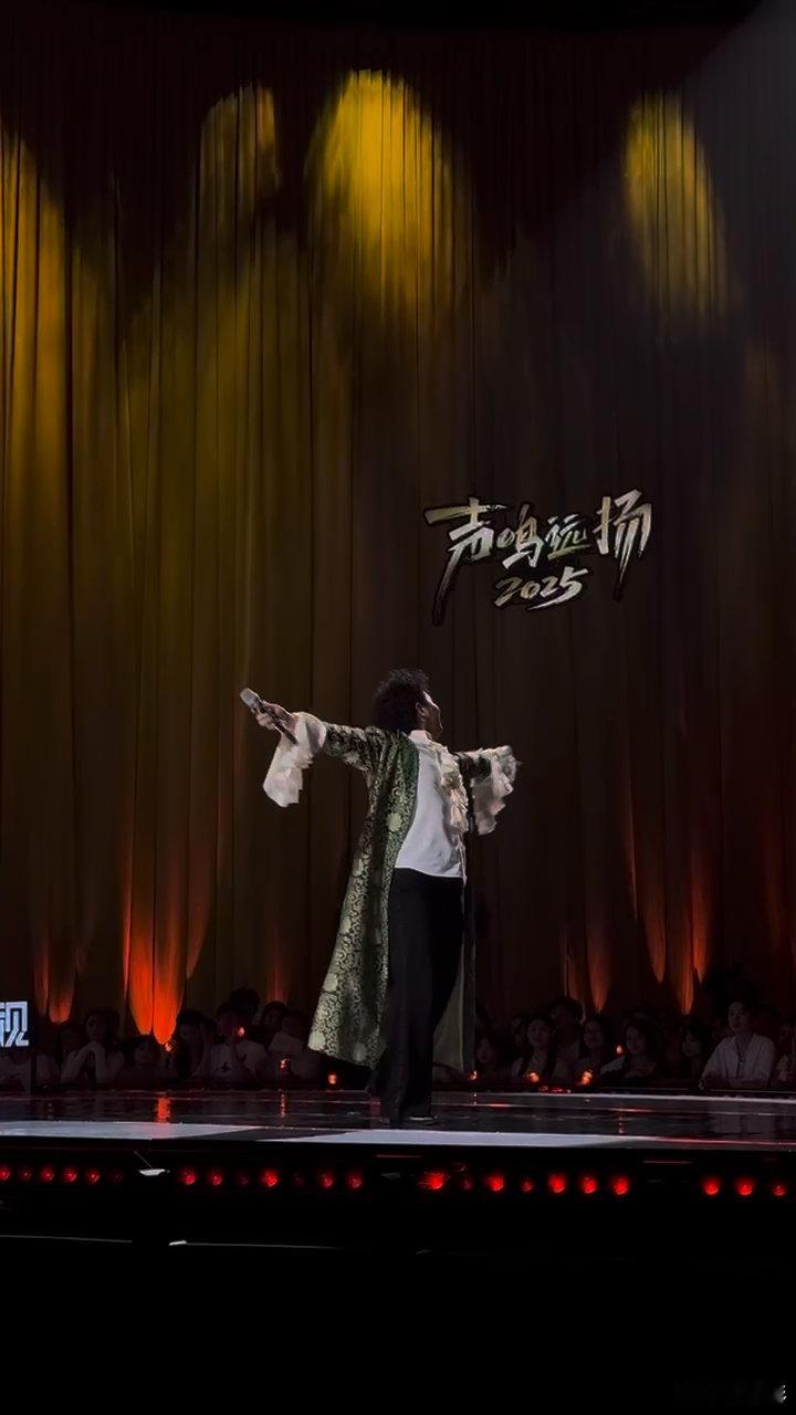 谁家音综选手唱一半就跑了谁在音综现场抓拍到 “人间窜天猴” 了？选手唱一半突然冲