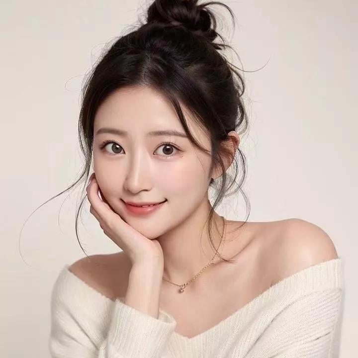 笑语盈盈暗香里，静看明月照人归。暗香盈盈 暗香浮动满园春 月盼人归处 明月如故映