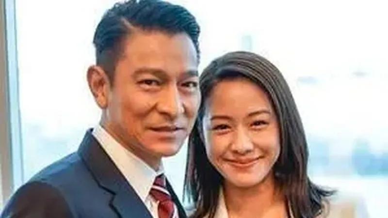 近日，王晶在节目中提到刘德华的婚姻生活，称其妻子朱丽倩很辛苦。这一话题引发了大众