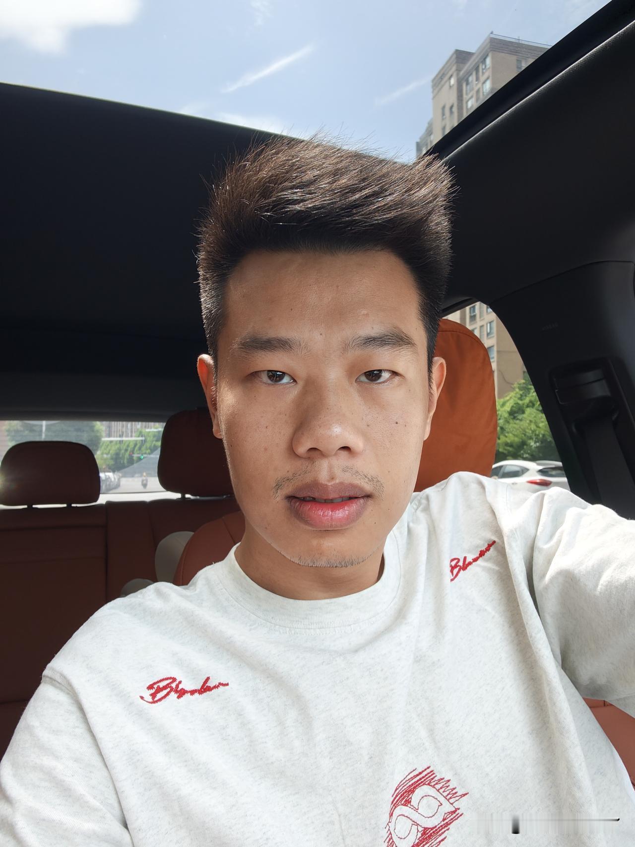 之前很多人说我像韦东奕韦神是真的吗？还有人说我像林丹，像朱孝天的？所以我到底像谁