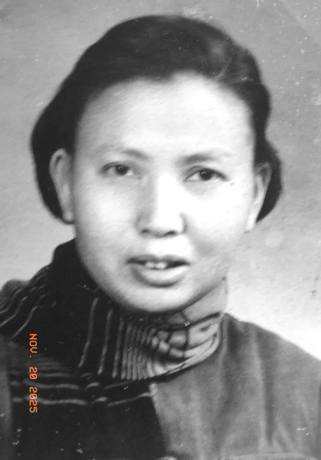 1941年，女战士莫林即将被活埋，一名敌人突然发问：“你认识莫林吗？”莫林赶忙回