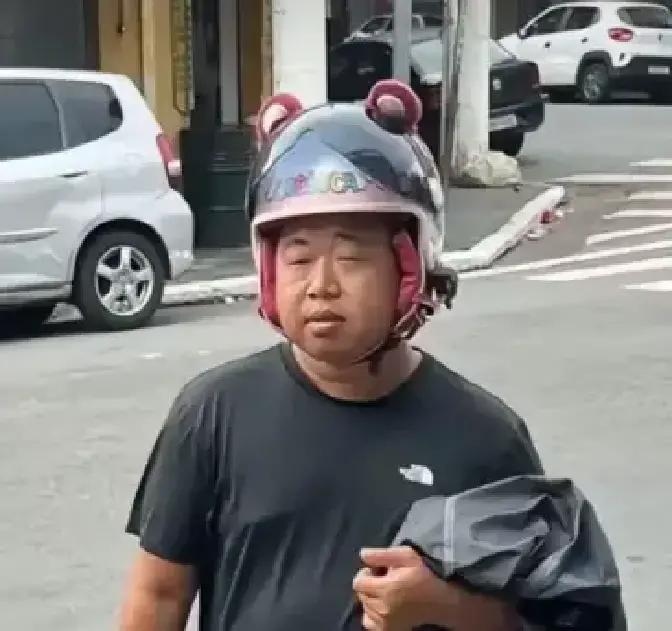 蓝战非这事儿，看得人后背发凉。
 
没啥神操作，就是住正规酒店，坐官方出租。
 