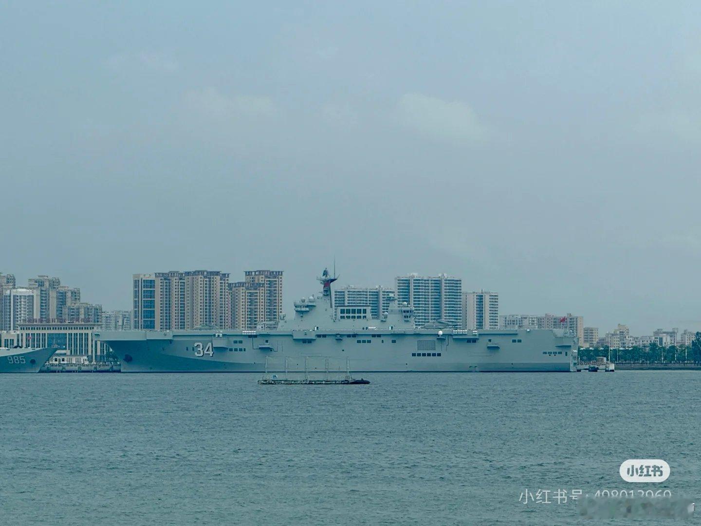 湖北舰也是随时可以服役了，如果湖北舰和福建舰同时服役，那场面不知道该有多壮观湖北
