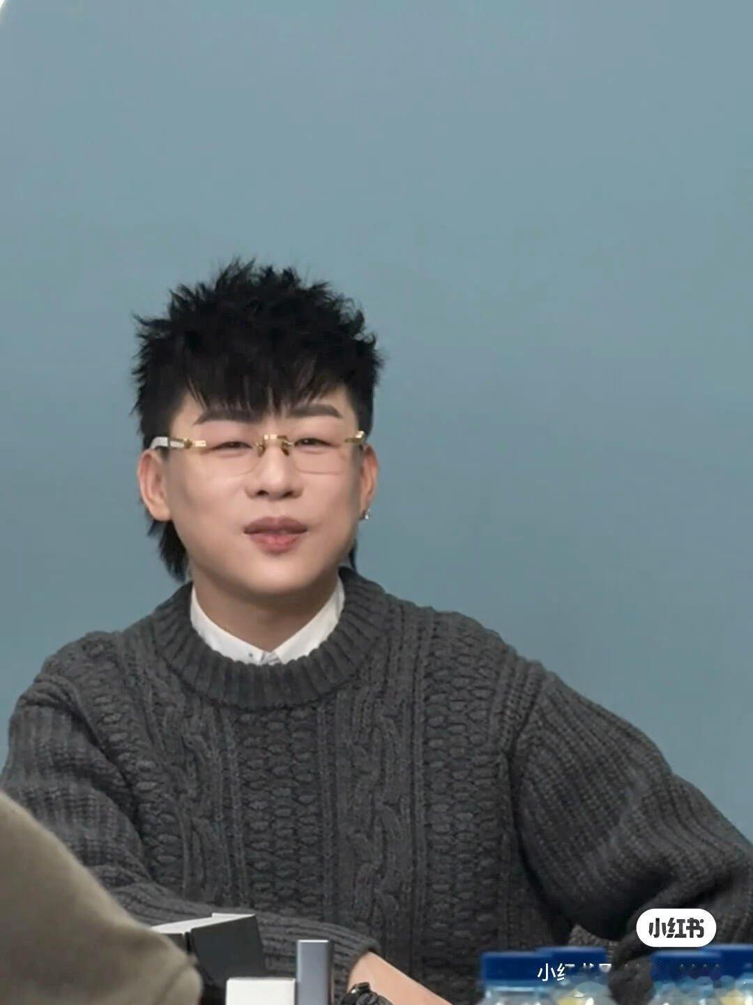 胡彦斌高情商回应歌手阵容争议不争辩，只证明。胡彦斌高情商接住所有质疑：感谢激将，