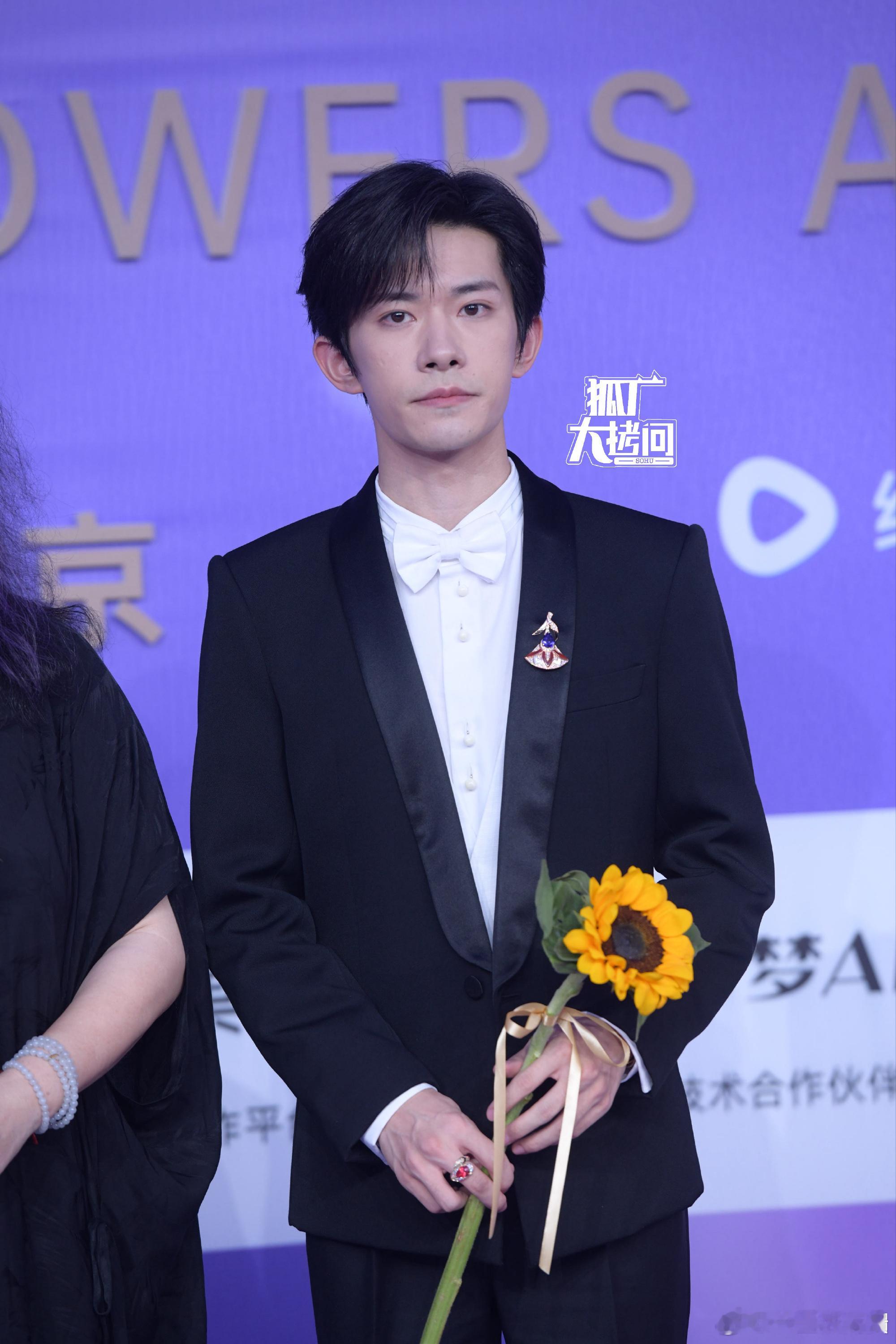 百花奖红毯易烊千玺 朱一龙百花奖红毯生图 