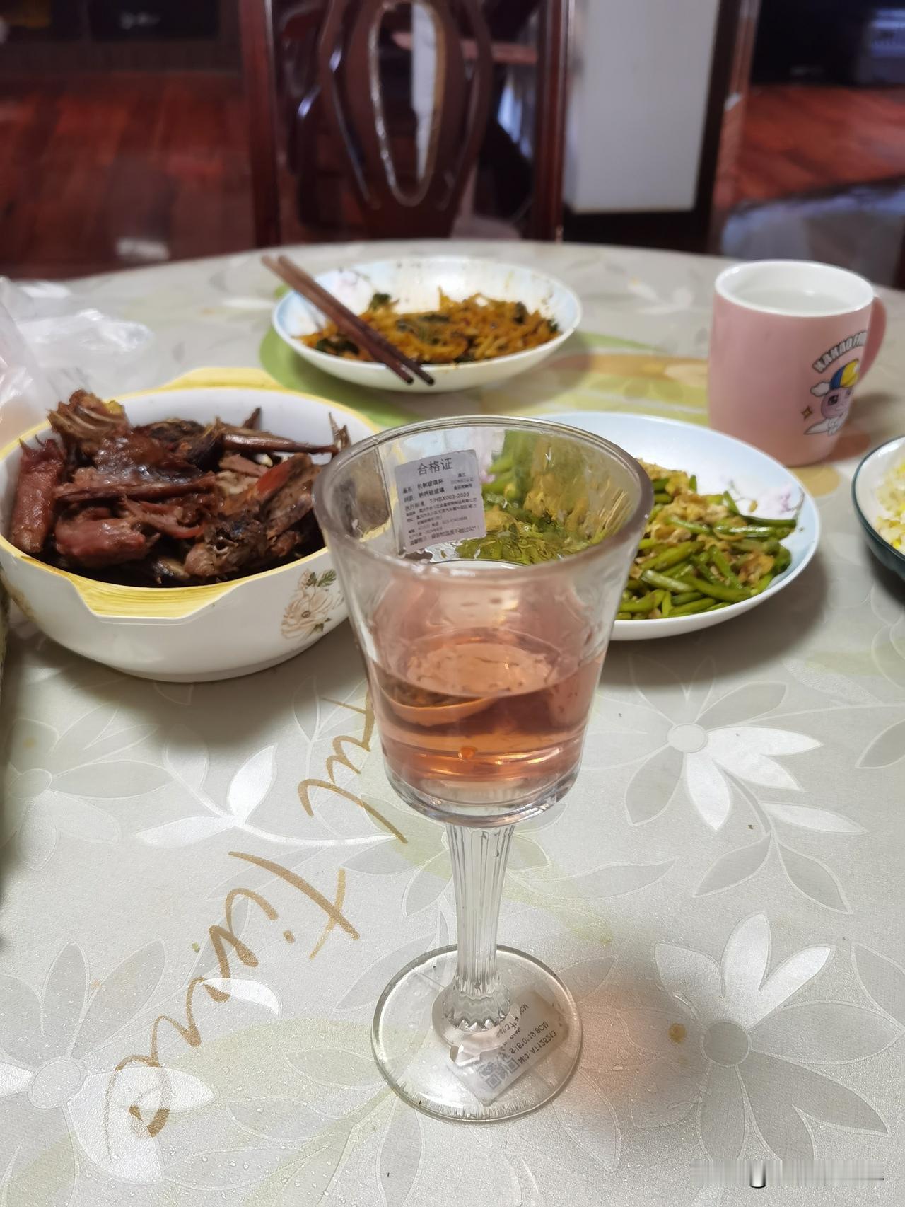 很喜欢一句话：只有极少数人感受到了下雨，绝大多数人只是被淋湿！
 
同一场风雨，