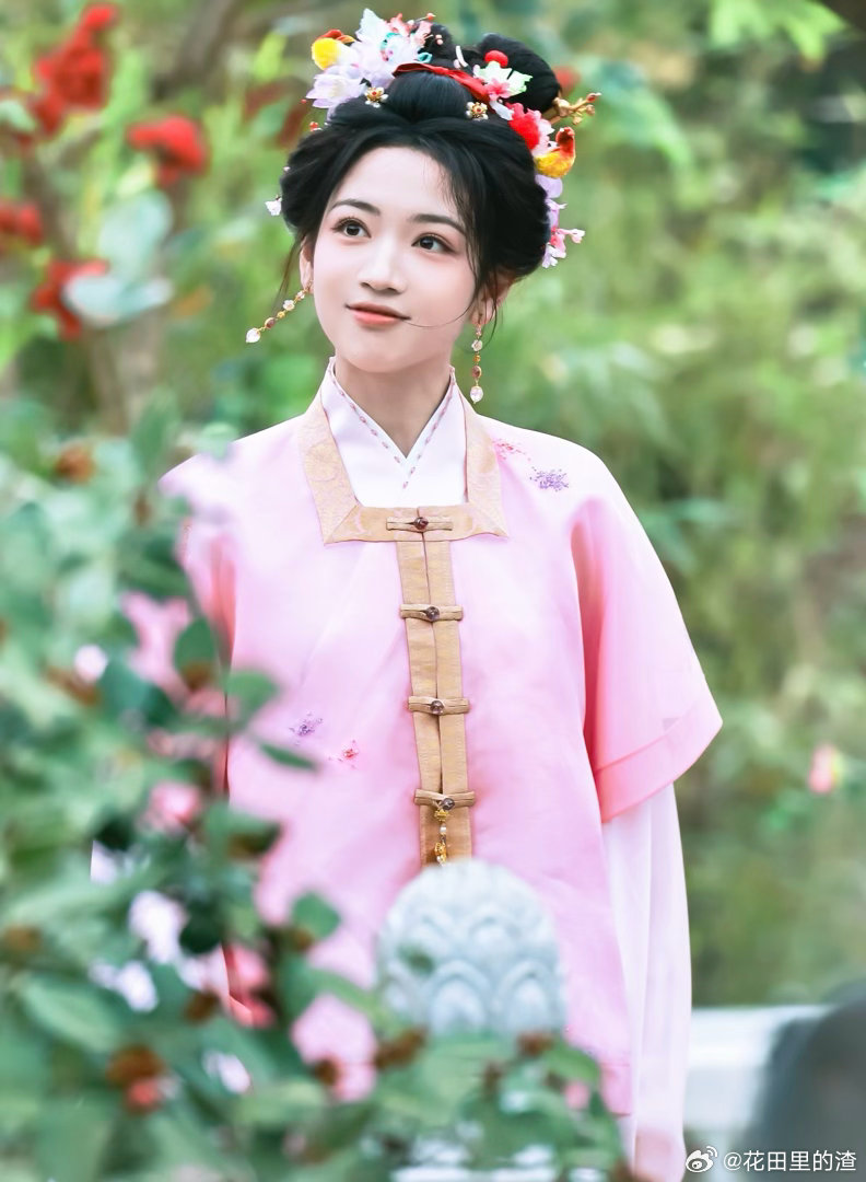 王晓赟子代露娃从师姐到嫂嫂🥹合唱节目闲谈回忆初识点滴，三段称呼见证二人缘分递进