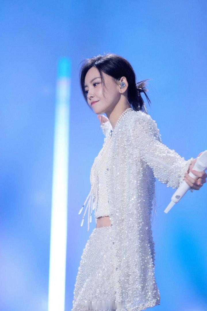 于文文三巡深圳首站定档 盼了这么久的三巡，深圳首站终于官宣。准备抢票，这次不想再