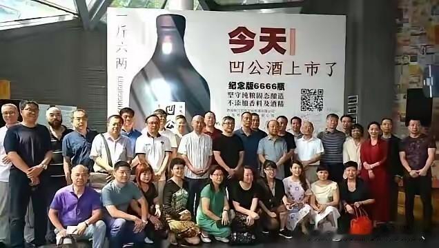 贾平凹以一已之力带动了西安文旅消费。附庸风雅是文人的通病。