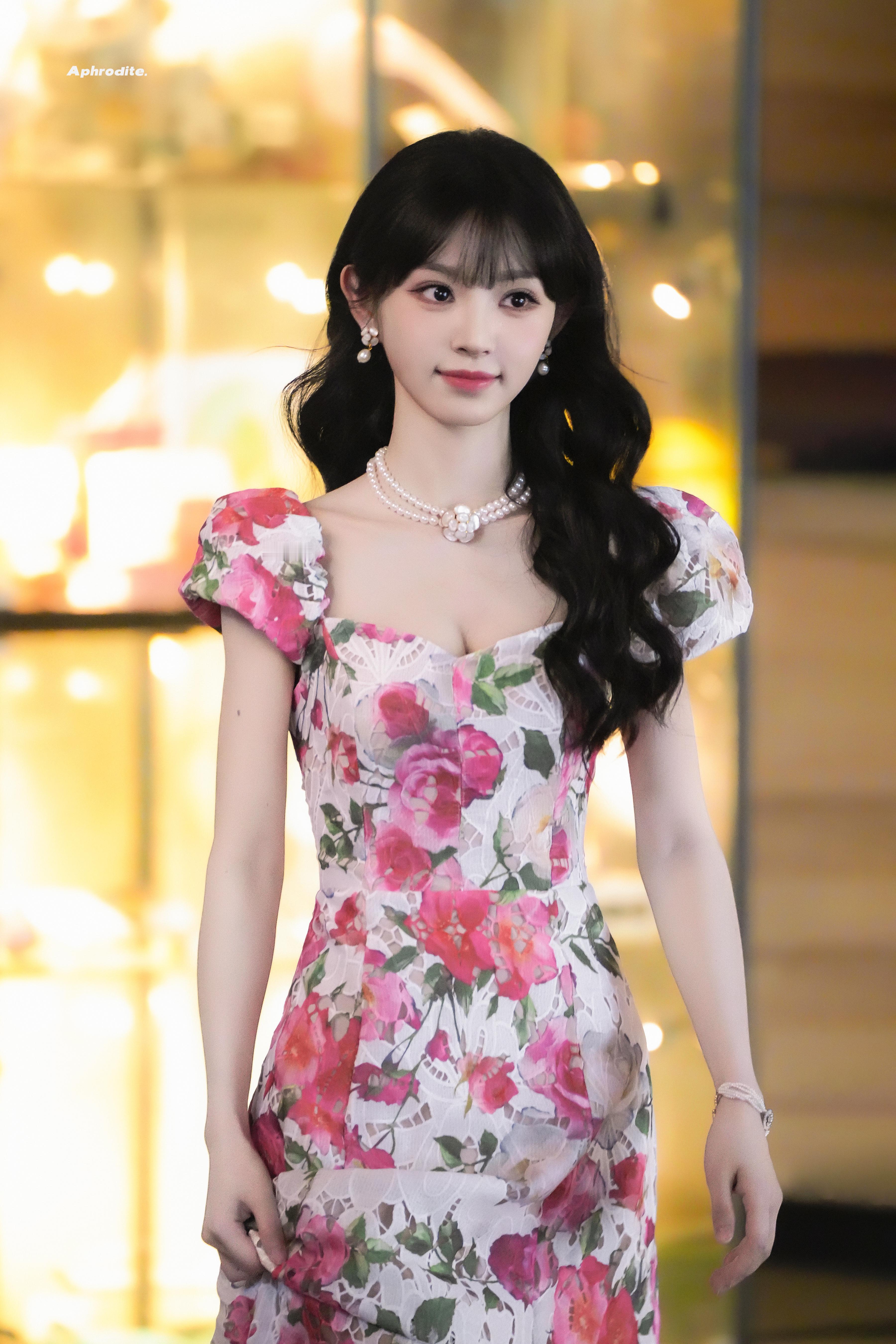 这个曦薇也太美萌了、 