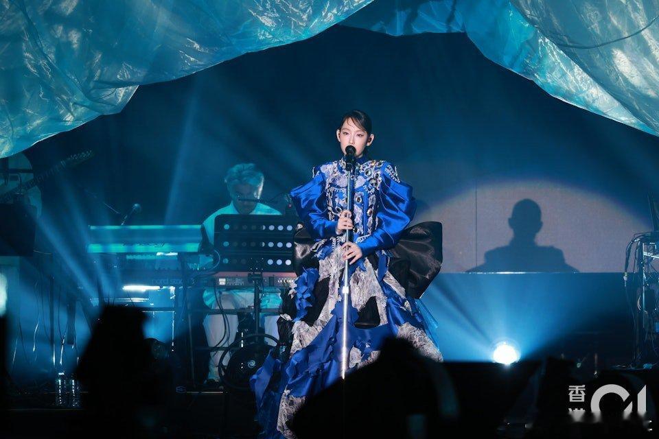 炎明熹（Gigi）自去年開始因合約問題被前公司TVB雪藏，直到今年她終於宣布離開