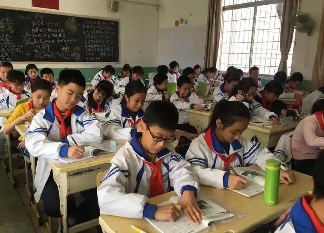 教过那么多孩子，我发现：

1、学霸的圈子只会缩小，不会转移；也就是说，小学的学