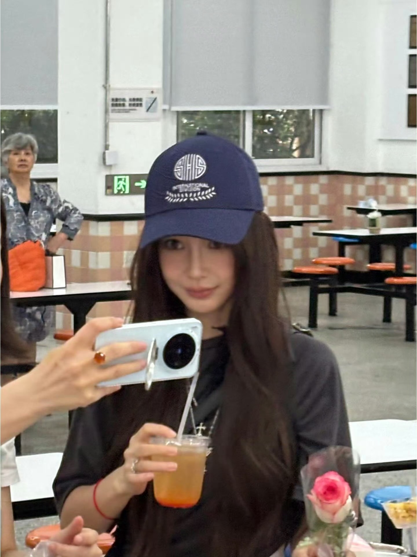 angelababy参加小海绵学校义卖会【Angelababy】幼年状态已经很完
