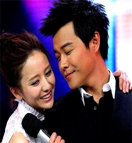 陈思诚给佟丽娅的生日祝福里，再也看不到“朵朵妈”这个称呼了。

很多人以为关系淡