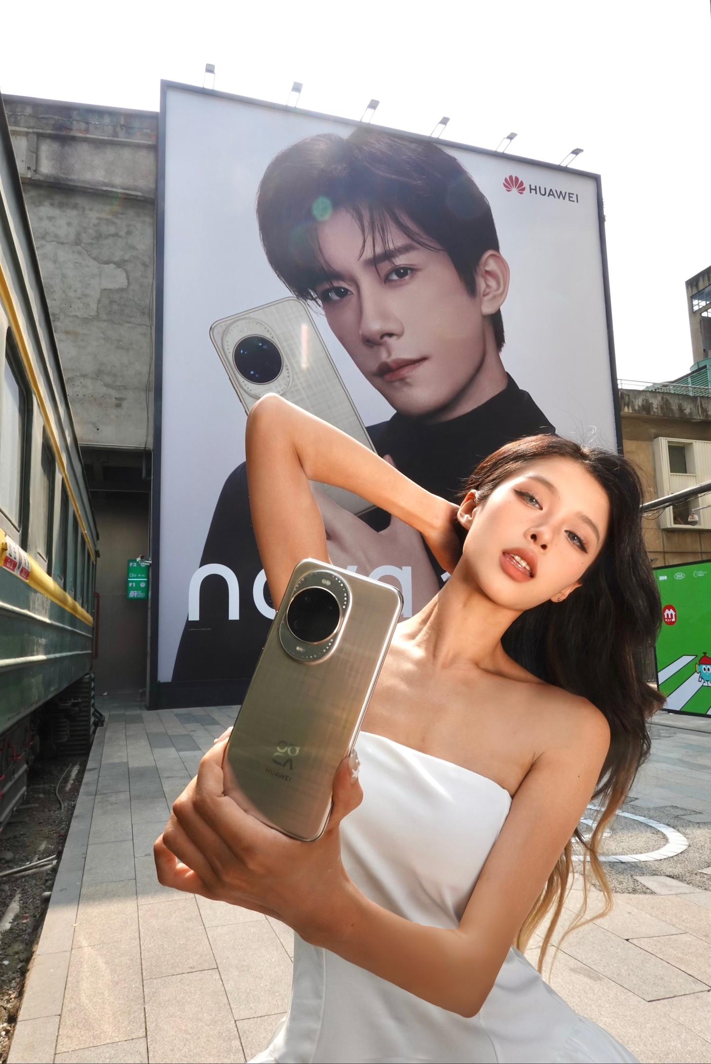 这个大海报谁会不心动。