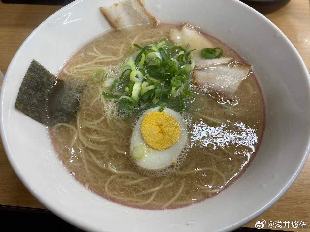 这家店真心不错老字号很好吃里面的客户感觉都是老客户一碗拉面600日元（三十人民币