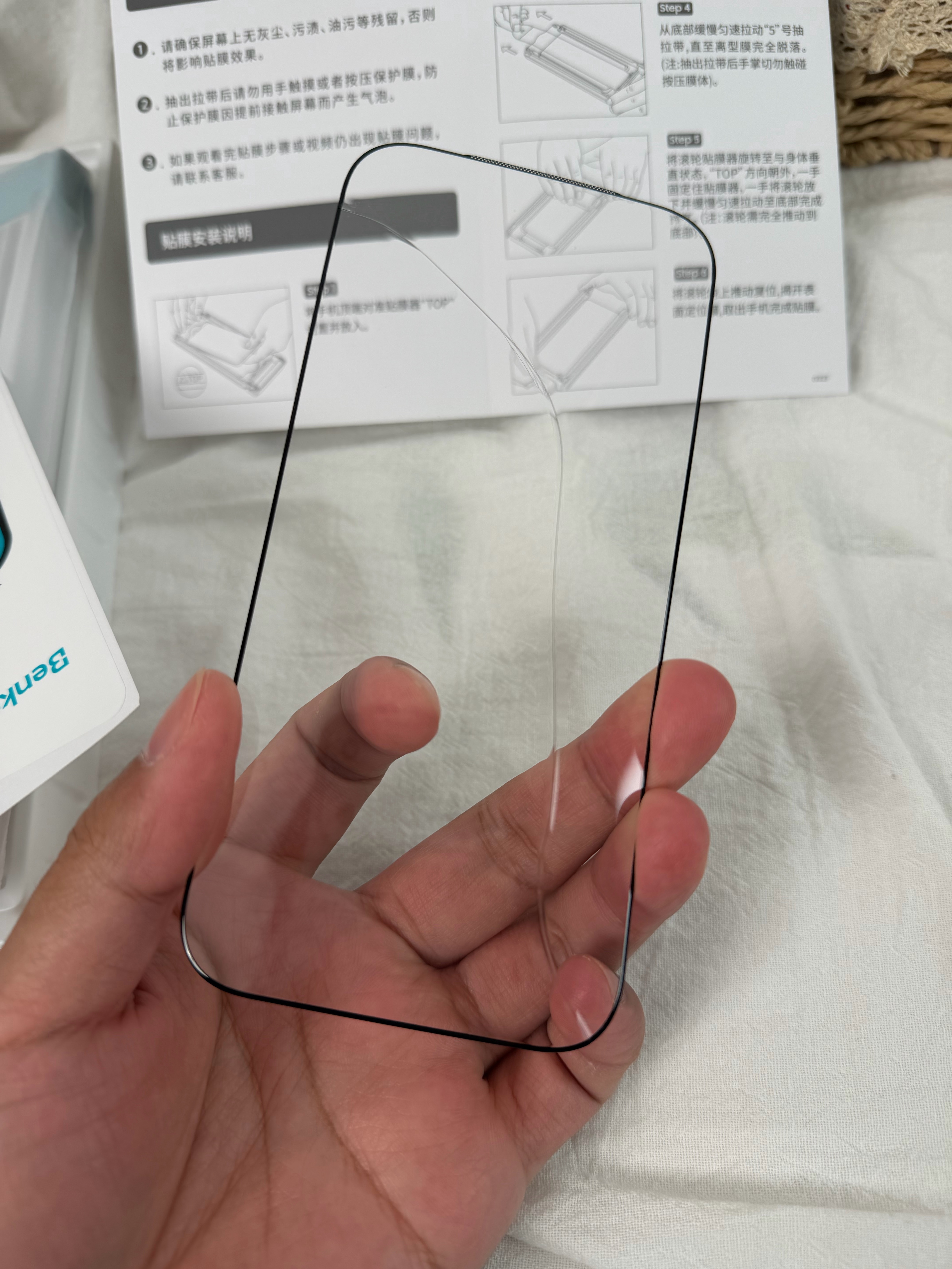 iPhone 17 Pro的贴膜摔坏了，家里没有备用膜，但找到一个16 Pro的