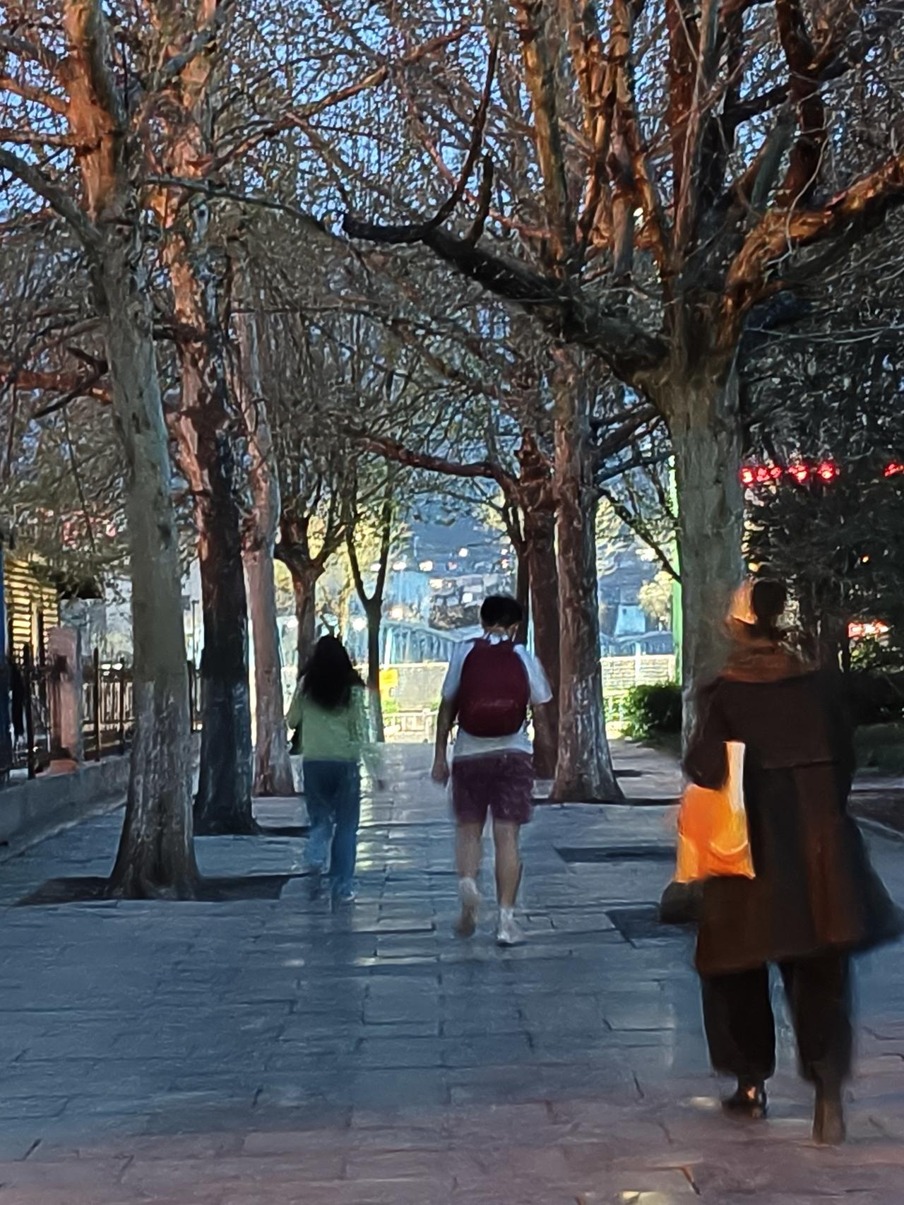 不要去管你身边的男人，因为爱你的男人不用管！不爱你的男人也轮不到你管，听话的男人