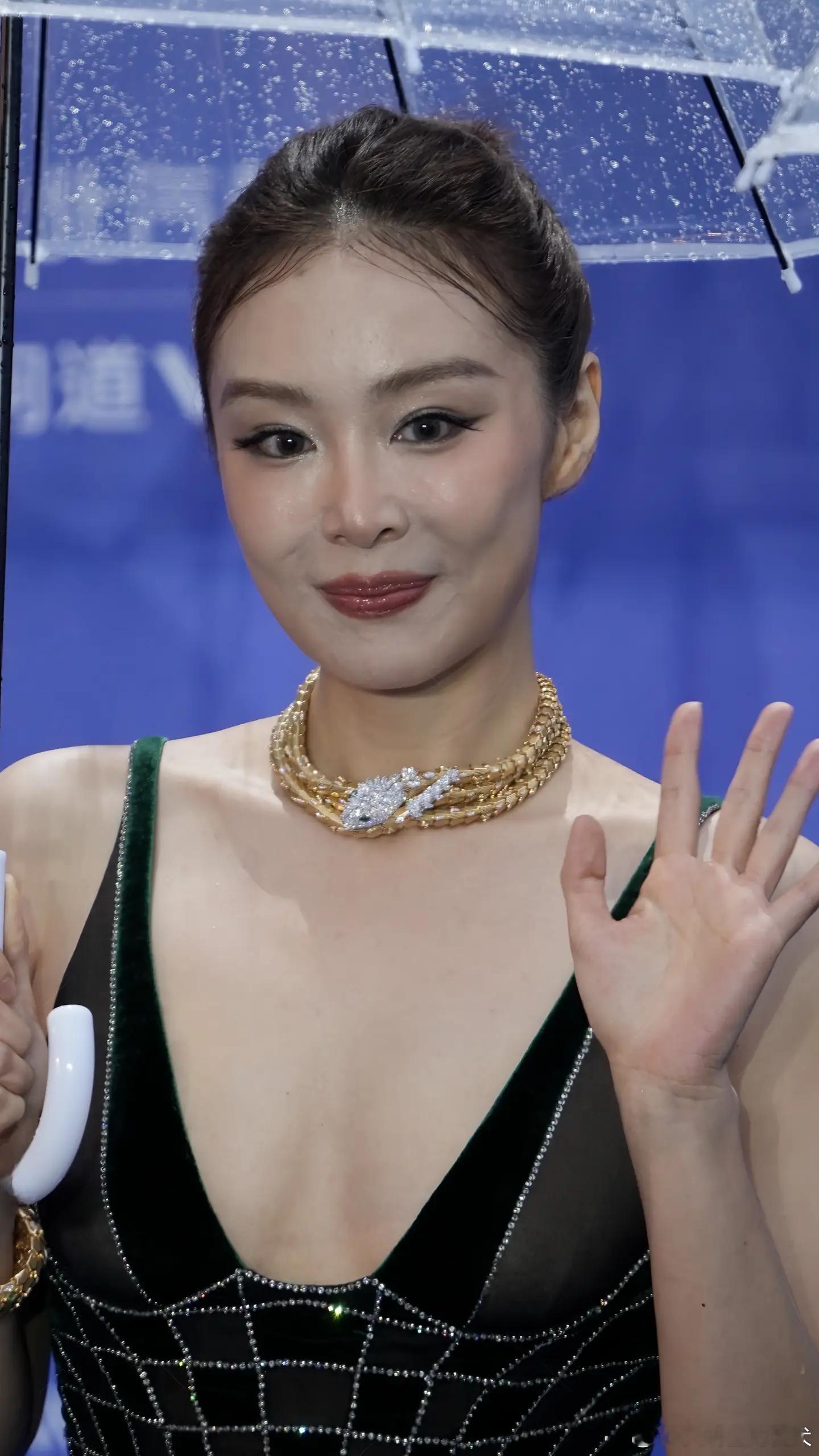 高叶极品美胸，性感大嫂