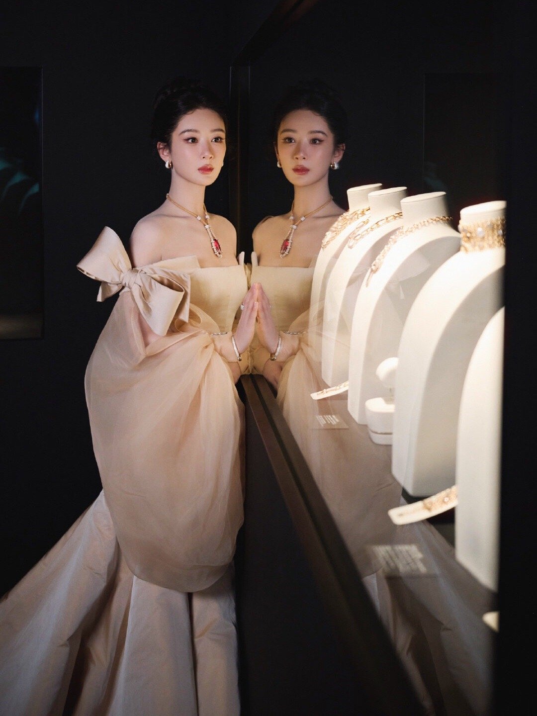 杨紫杨紫李祯yz杨紫家业沐浴着和煦的阳光，遇见纤尘不染的你