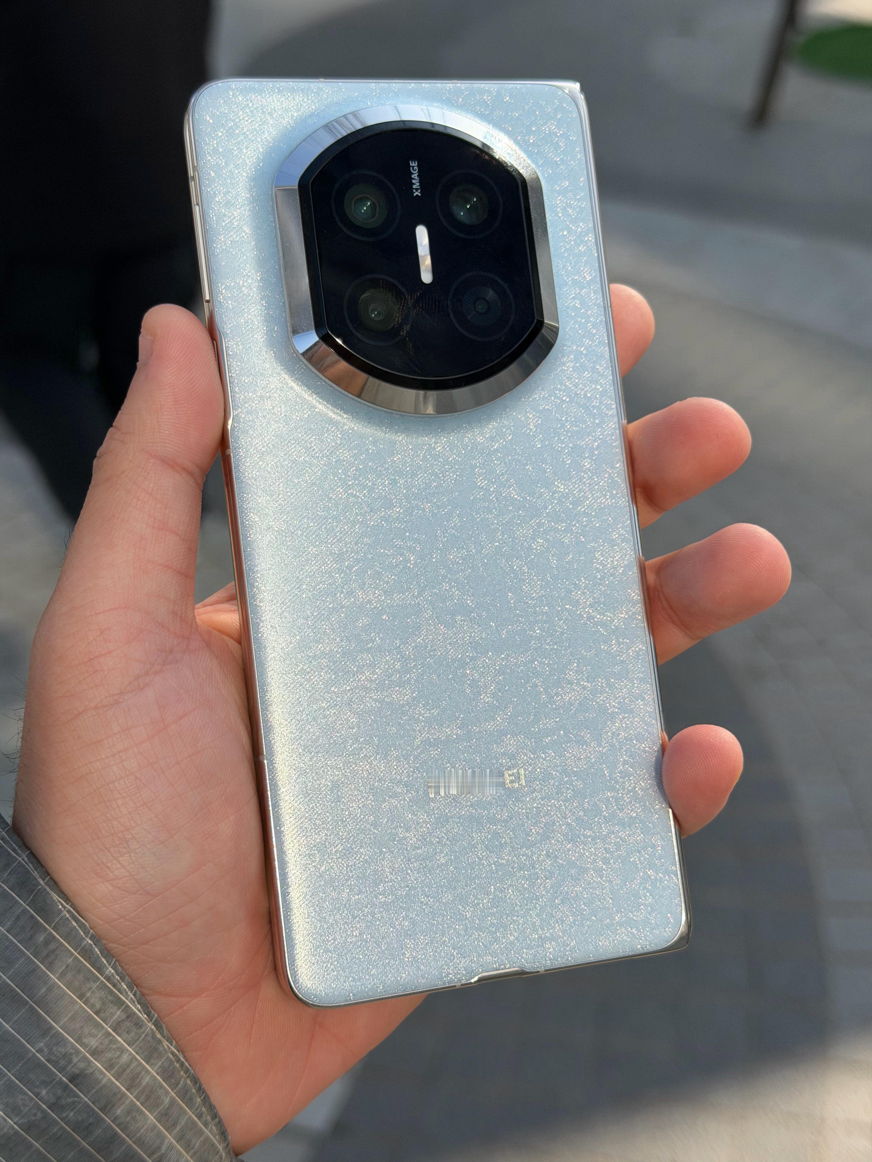 iPhone华为同时降价我肯定更考虑华子了，前面几家旗舰机我不想说啥了，该涨价的