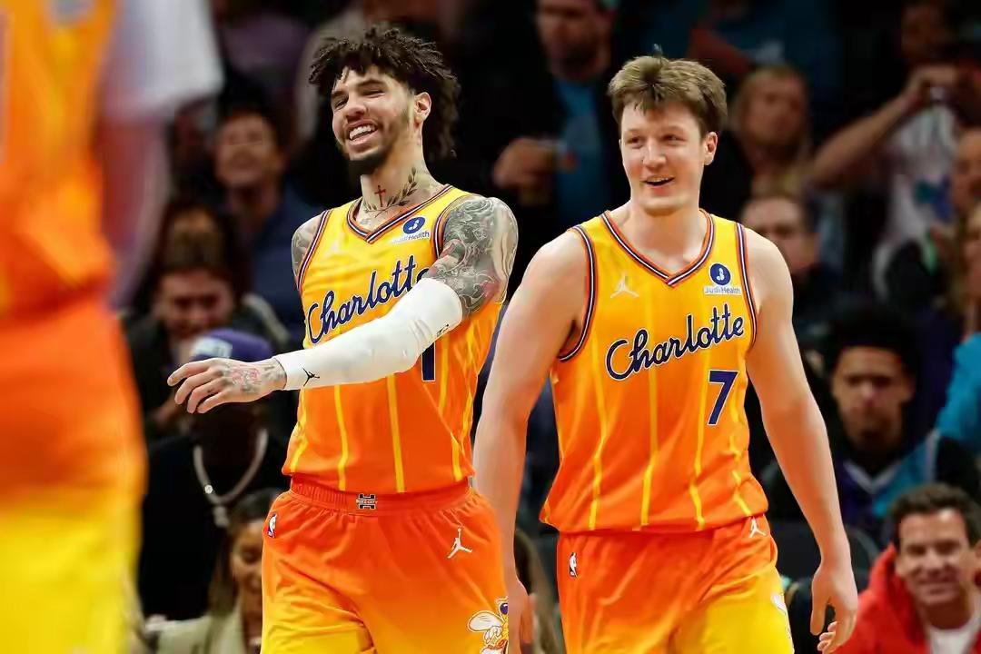 NBA三分球王

今年NBA三分大王小王竟然落在同一家，它就是黄蜂队。这让人想起