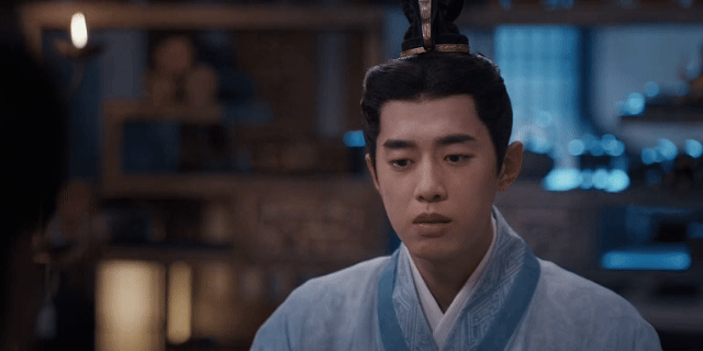 秦子翊是老自苏北陆是老己 秦子翊：人生配置顶配，气质自带结界；苏北陆：装备普通但