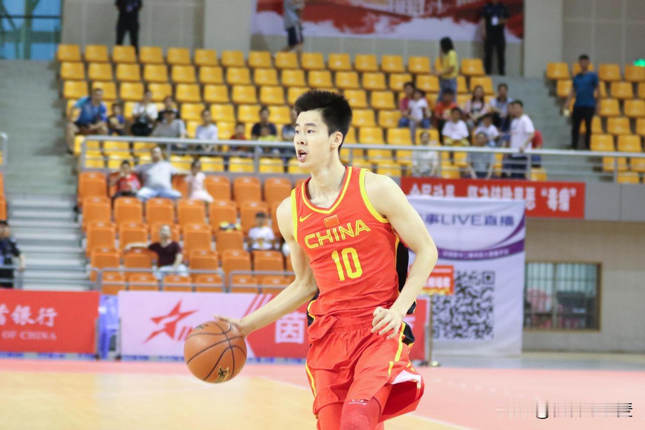 练营合同，十有八九是活塞发展联盟下属球队摩托车巡行给的试训合同。在NBA发展联盟