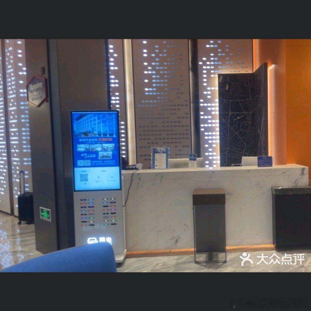 周奇 希尔顿欢朋这酒店是经济性酒店啊看了一下房间环境，一股差旅牛马味儿，很难有感