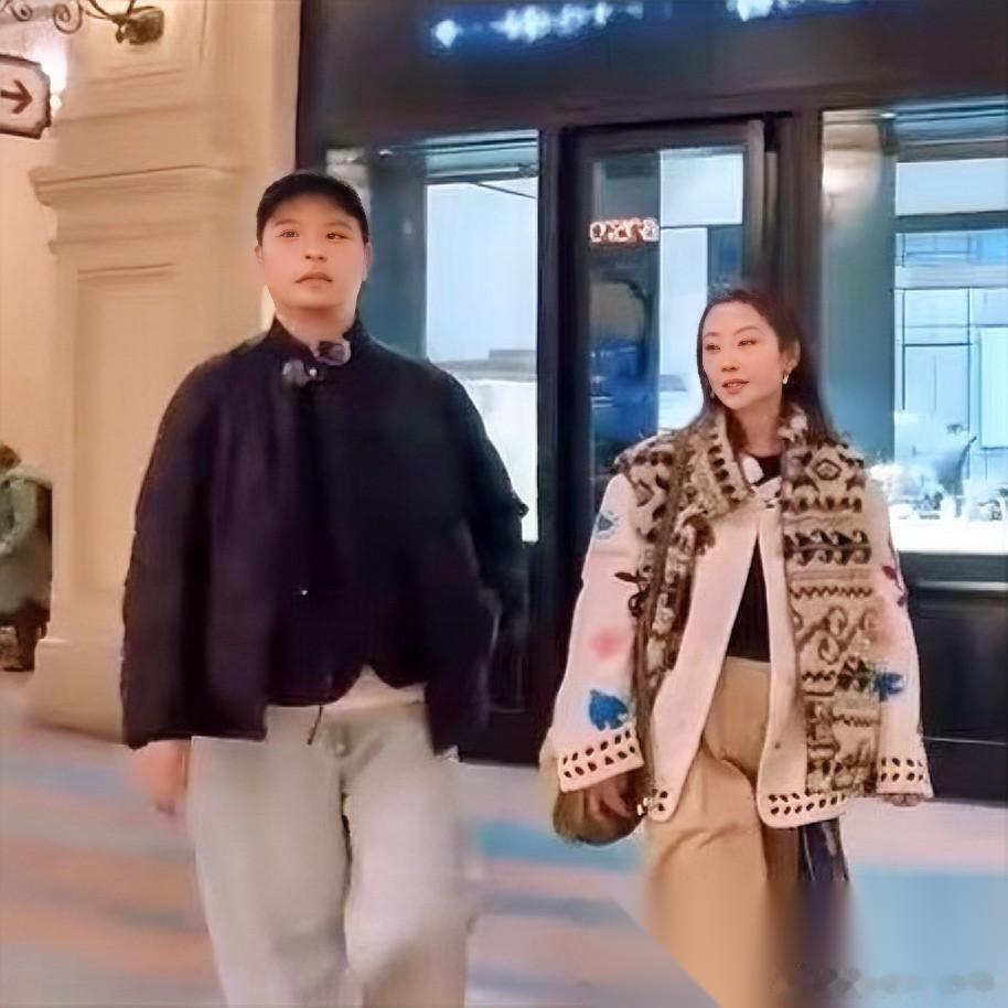 哎，我真是 越来越看不懂李纯和马頔了 你说他俩穷吧，又都是明星，说他俩富吧，又因