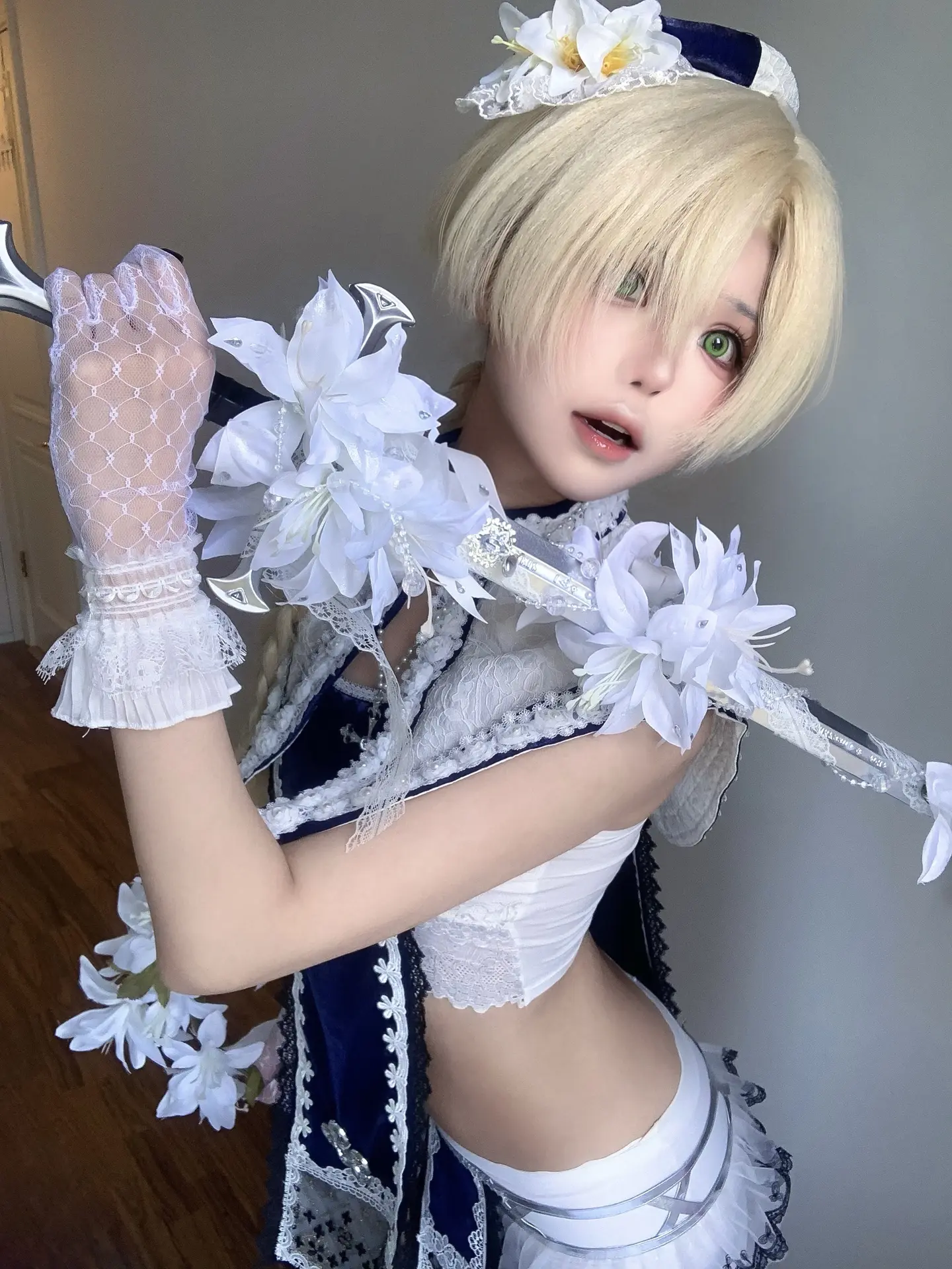 圣洁 纯白 窗边 忧郁。👔：浅川鹿