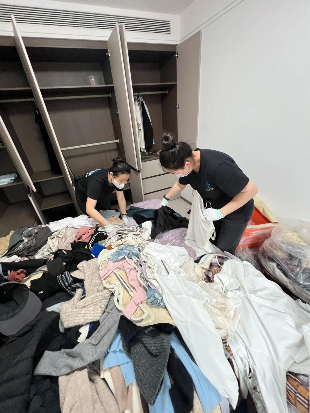 人一旦真的缺钱跟打鸡血一样
我白天上班，晚上发文
周末兼职的订单也越来越多
我的