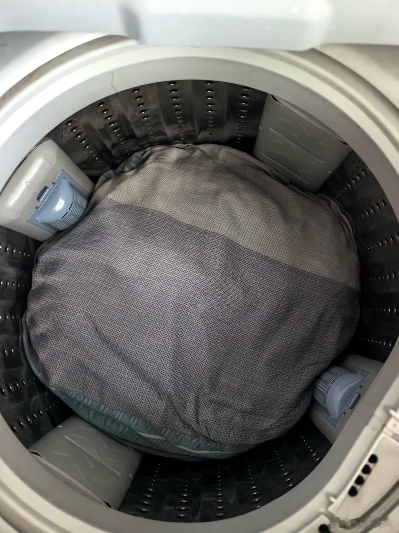 被罩和衣服一起洗belike真的会有人把被罩和衣服放在一起洗吗？不会觉得很脏吗？