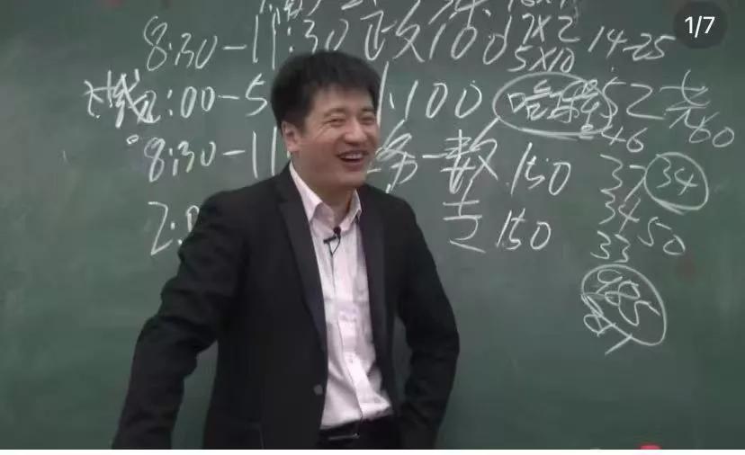 张雪峰为什么总是对北理工、北航充满敌意?张雪峰的核心逻辑就是“性价比”。
北航北