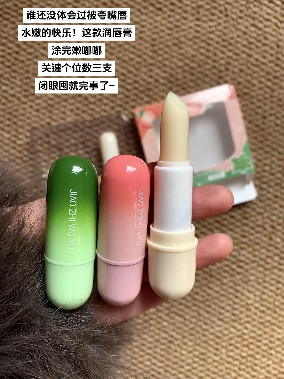 秋冬嘴巴起皮干裂卡纹试试这款凡士林润唇膏，质地轻盈不油腻，轻松get水...